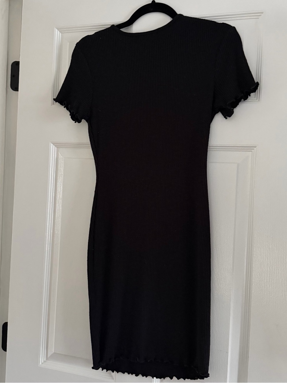 Classic Black Ribbed Short-Sleeve Bodycon Dress